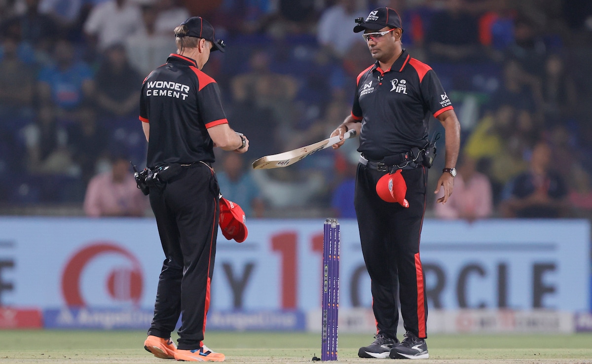r465h5uc_umpire-bat-check-bcci_625x300_16_April_25.jpg