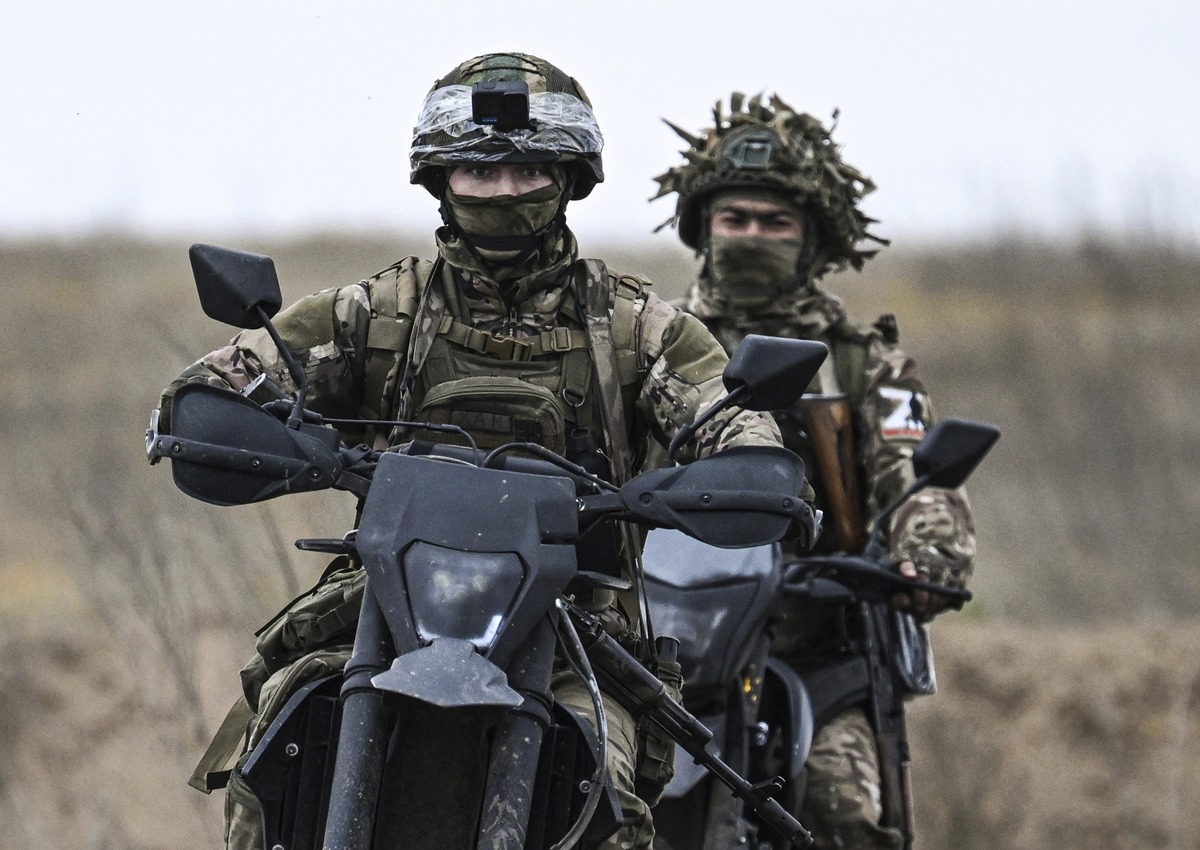 russian-troops-motorbikes.jpg