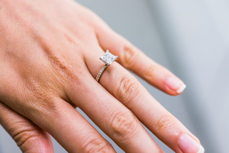 stock-image-emerald-cut-diamond.jpg