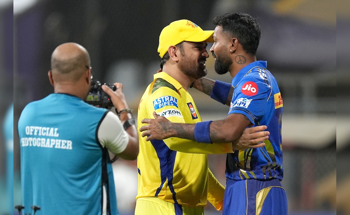 v9p99a4g_ms-dhoni-hardik-pandya-bcci_625x300_21_April_25.jpg