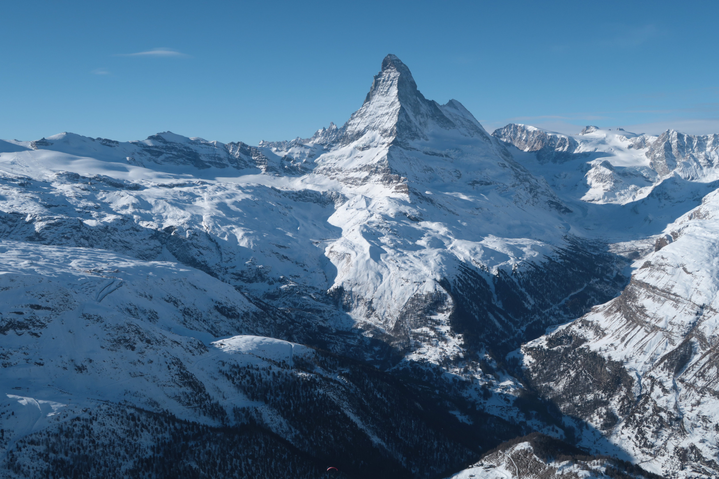 matterhorn-overlooking-zermatt.jpg