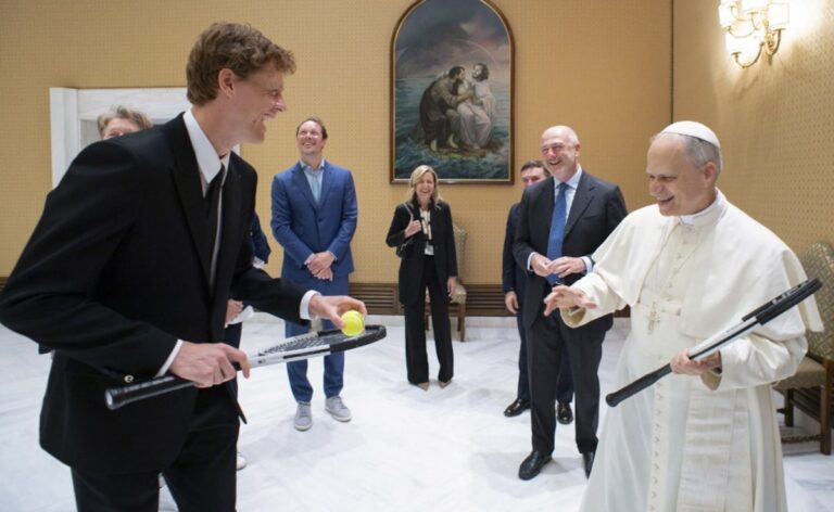 mbv38t8o_jannik-sinner-pope-leo-xiv_625x300_14_May_25.jpg