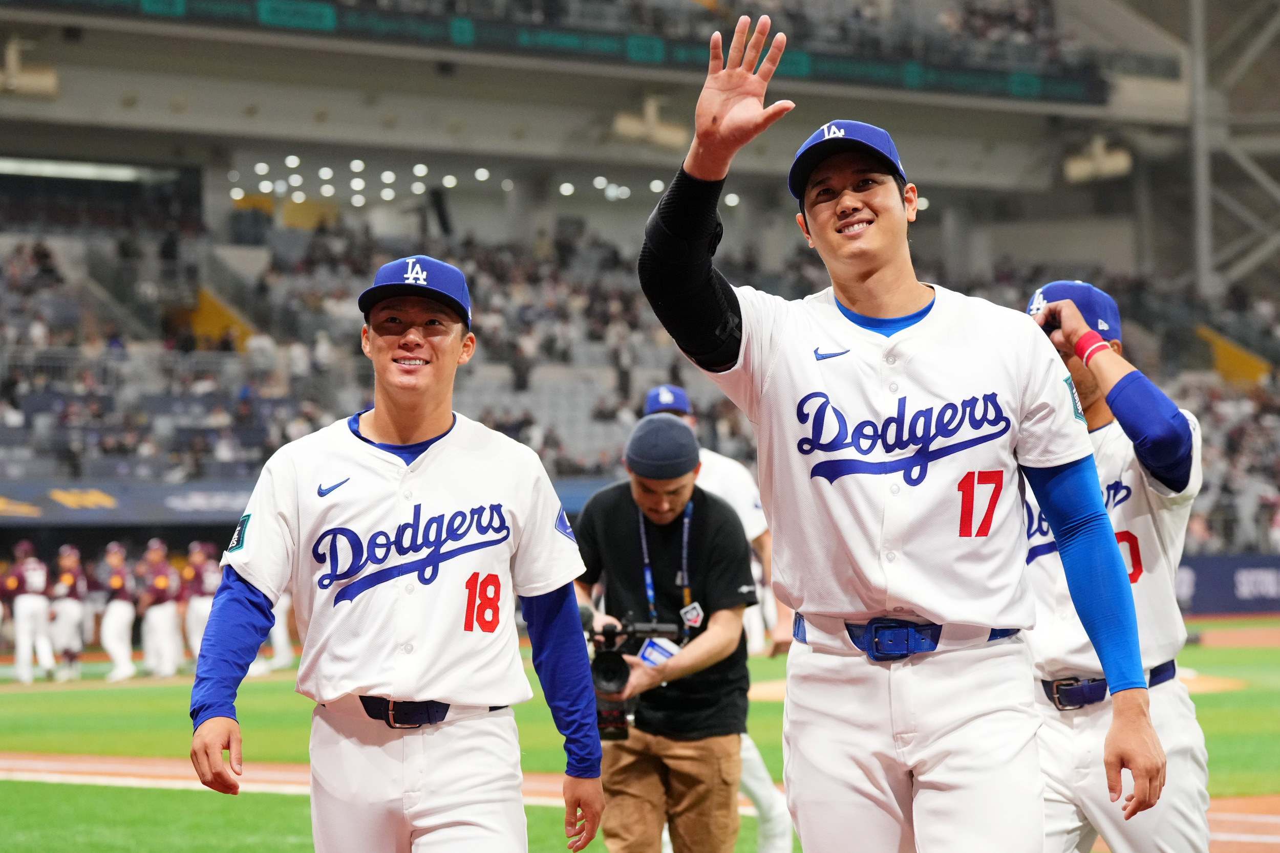 shohei-ohtani-yoshinobu-yamamoto.jpg