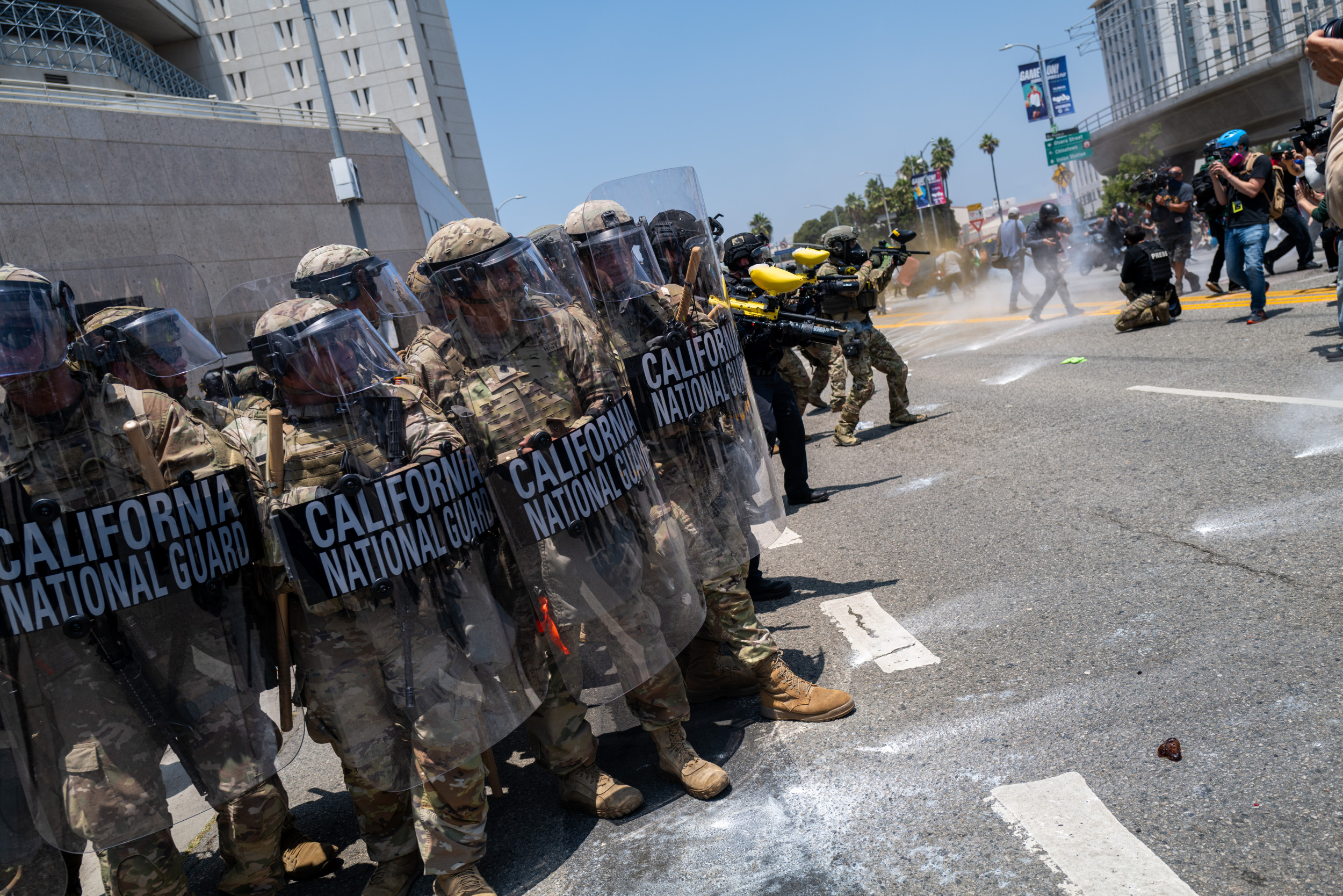 california-national-guard-los-angeles.jpg