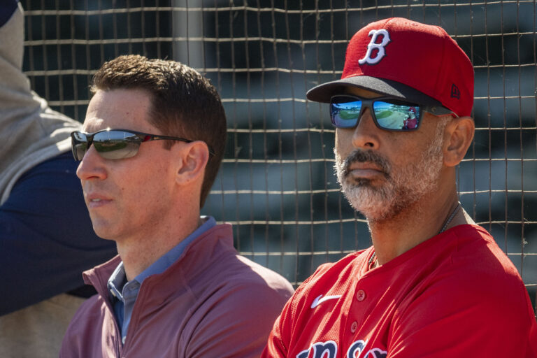 craig-breslow-alex-cora.jpg