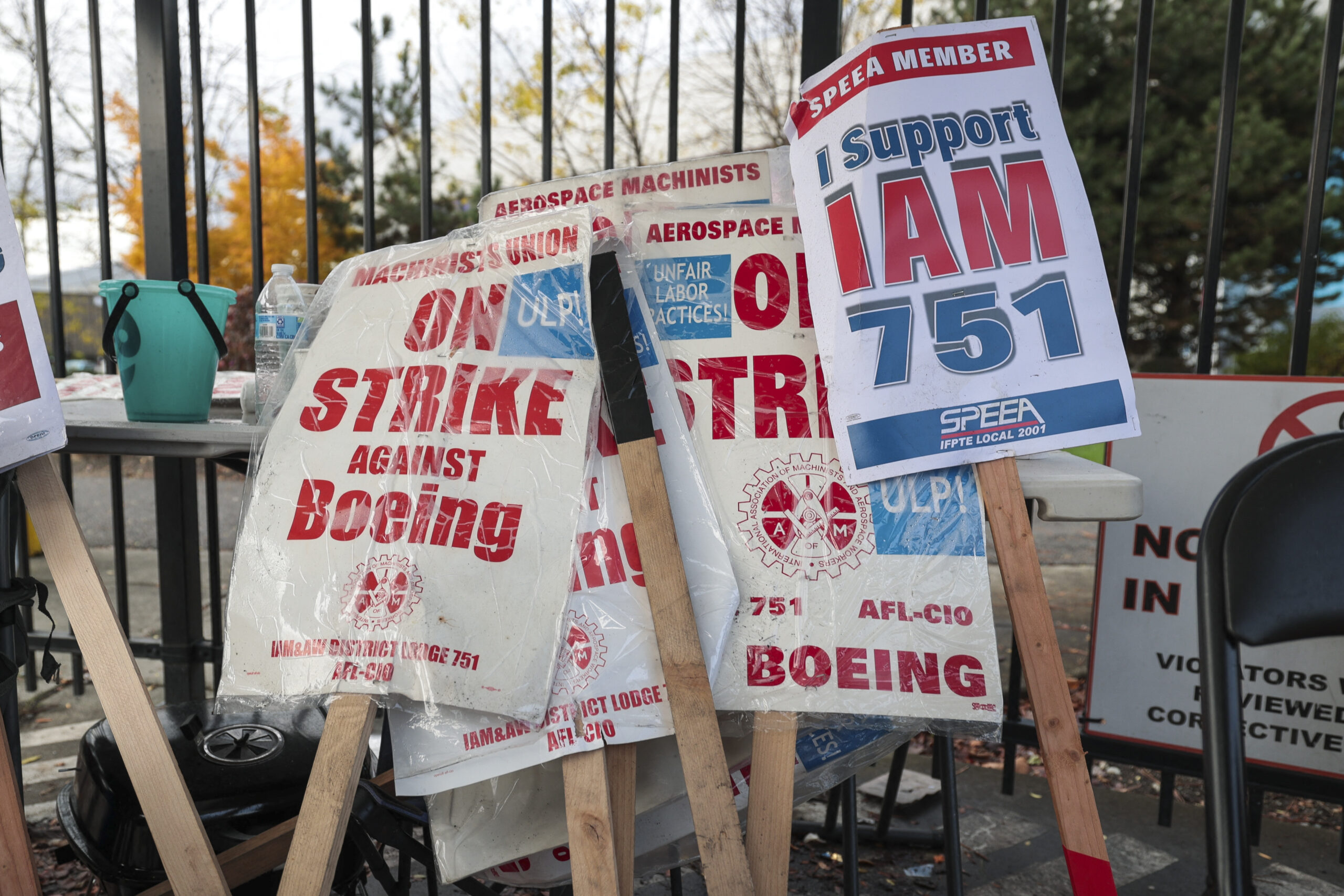 boeing-workers-vote-strike.jpg