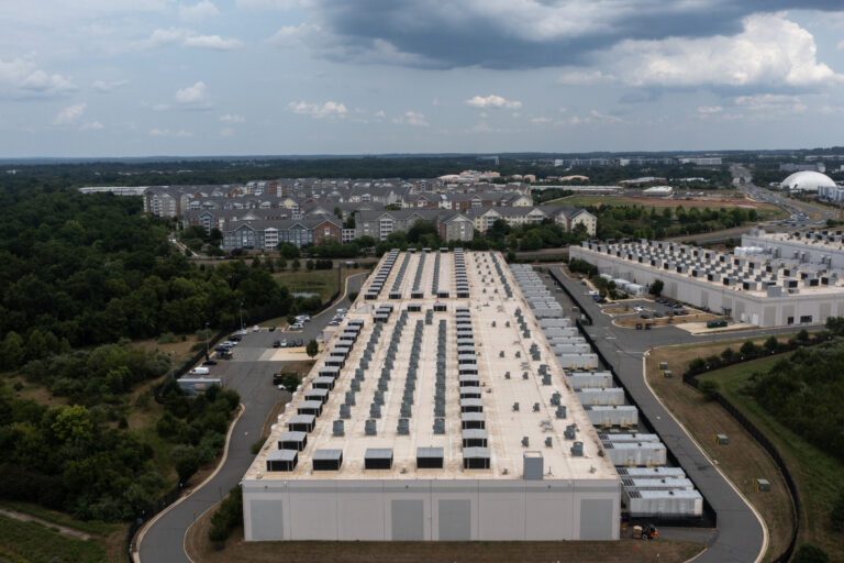 data-center-amazon-energy.jpg