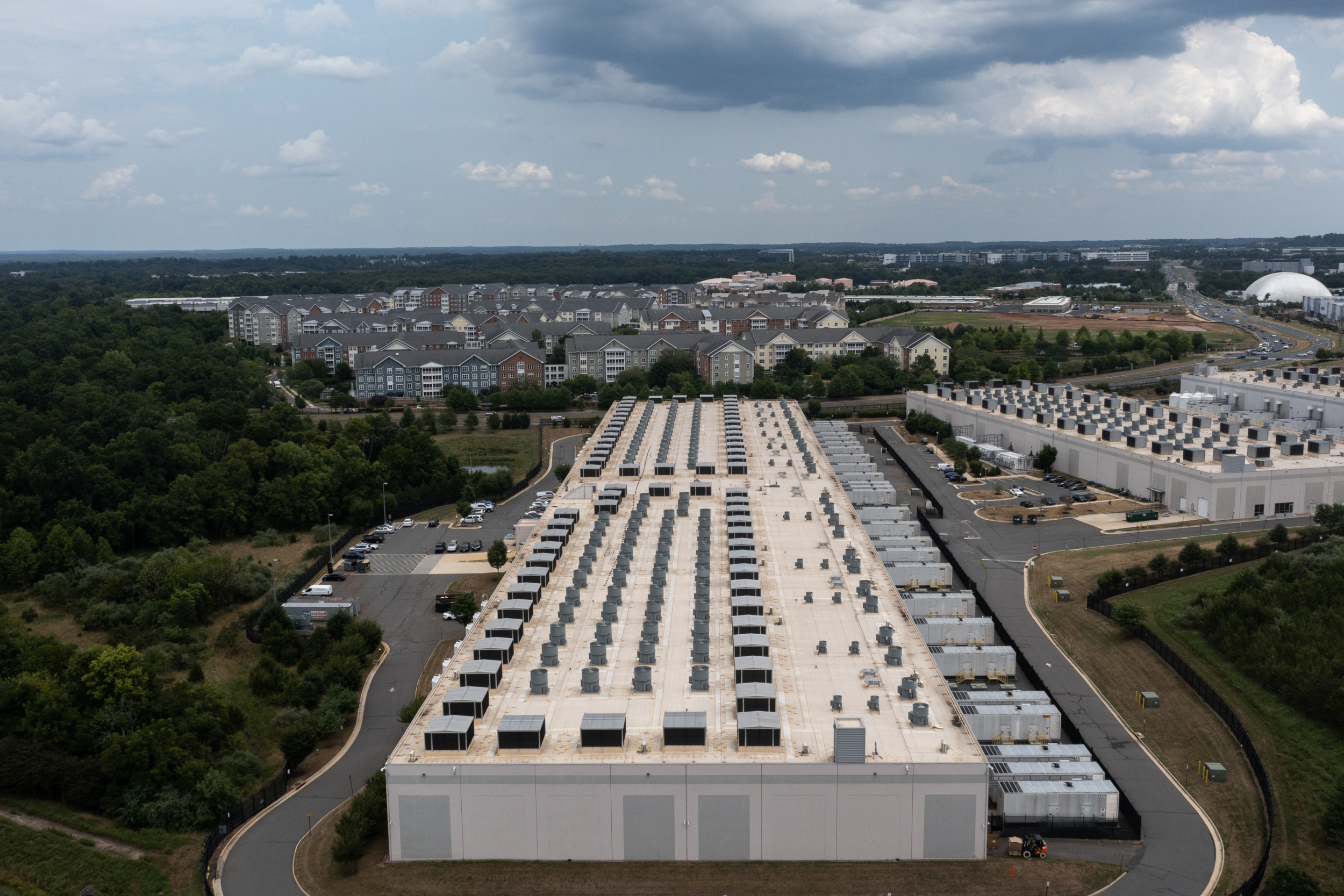 data-center-amazon-energy.jpg