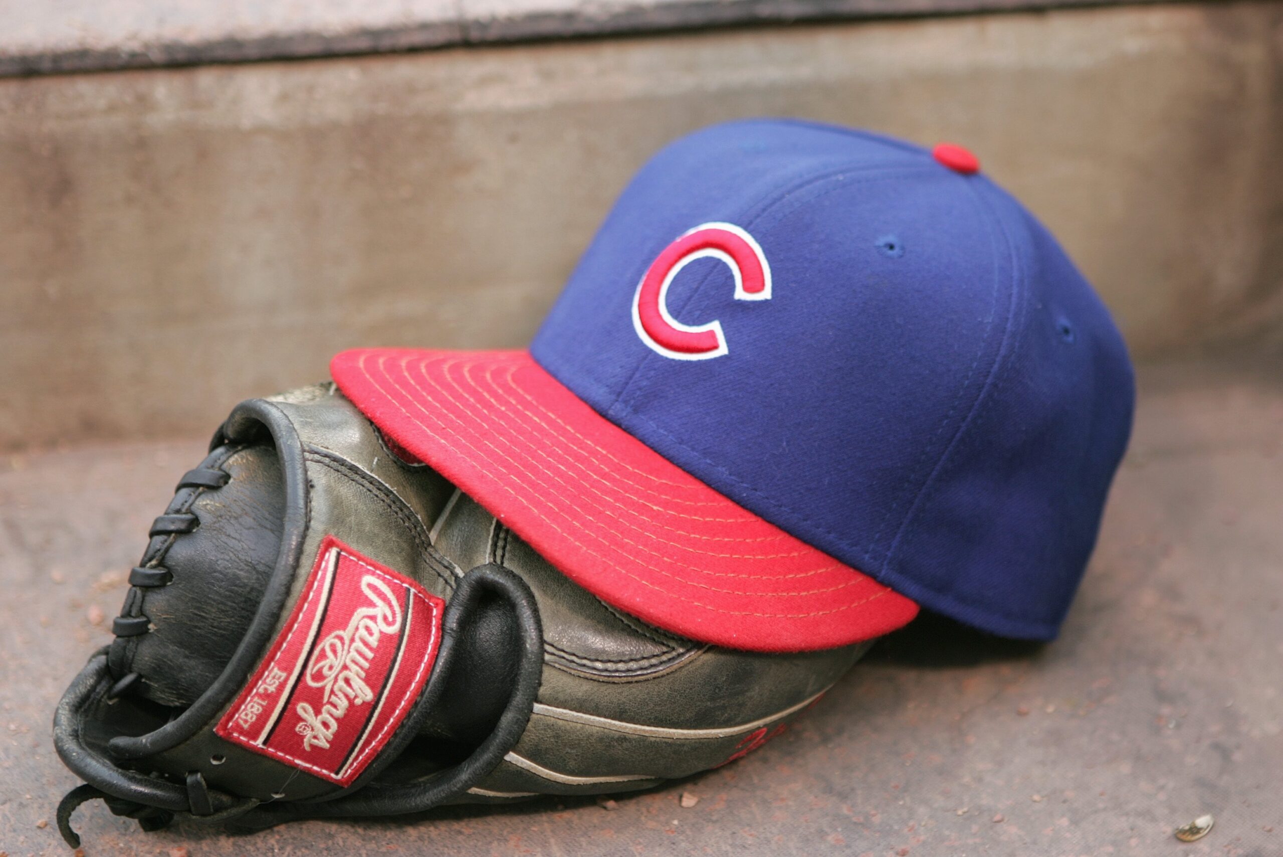 chicago-cubs-hat-glove.jpg