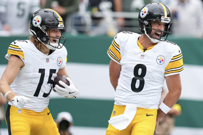 pittsburgh-steelers-quarterback-aaron-rodgers.jpg